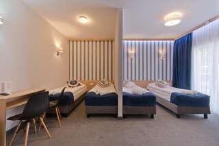 Отели типа «постель и завтрак» B&B Molo Сопот Четырехместный номер с собственной ванной комнатой-6